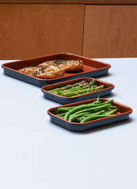 3 NON-STICK BAKING TRAYS 3 NON-STICK BAKING TRAYS