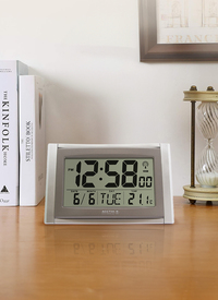 Stratus R/C Easy Read Wall/Desk Day/Date/Temp Clock