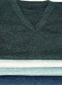 MENS PLAIN V NECK CLASSIC SLIPOVER 