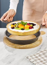 Oven tray with lift