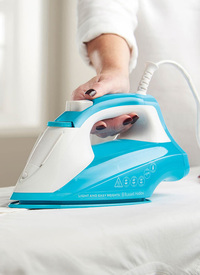 Russell Hobbs 2400w Iron Light & Easy Bright