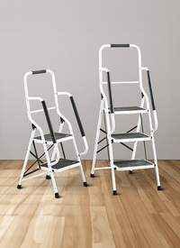 Step Ladder with Safety Handles 